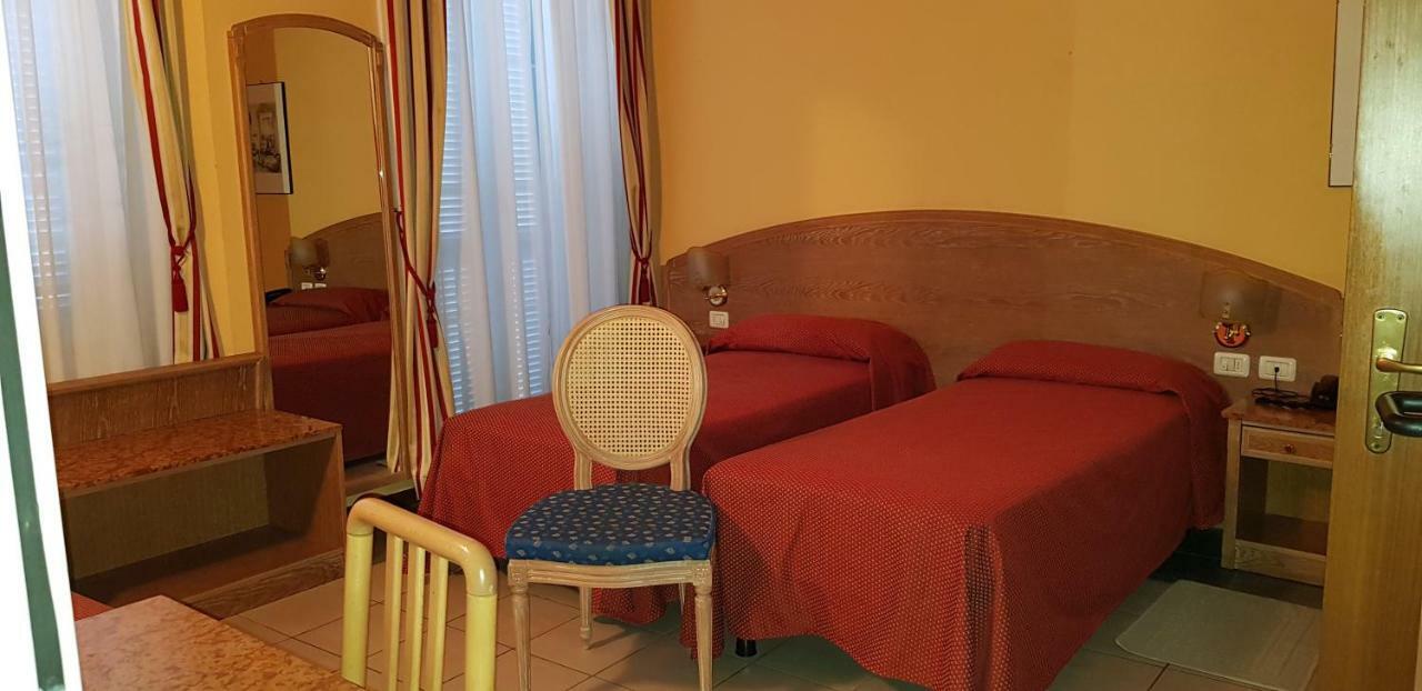 Hotel La Cupola 诺瓦拉 外观 照片