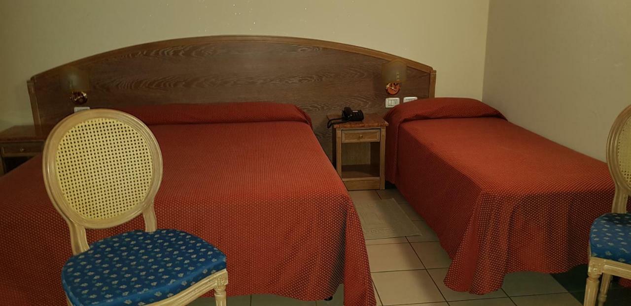 Hotel La Cupola 诺瓦拉 外观 照片